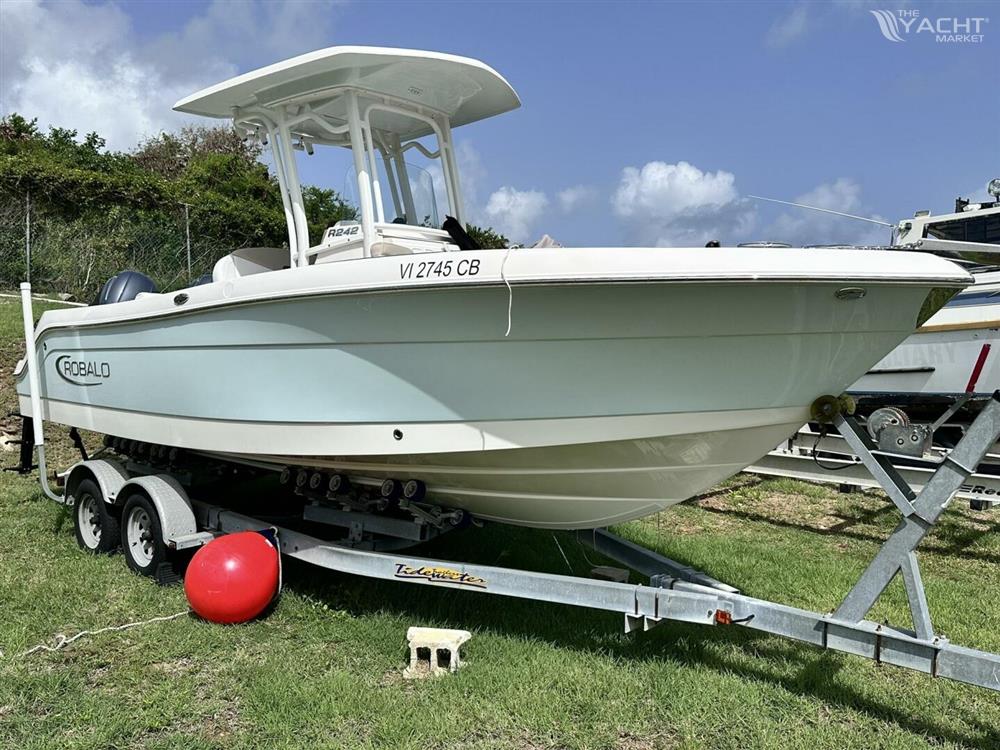 Robalo R242