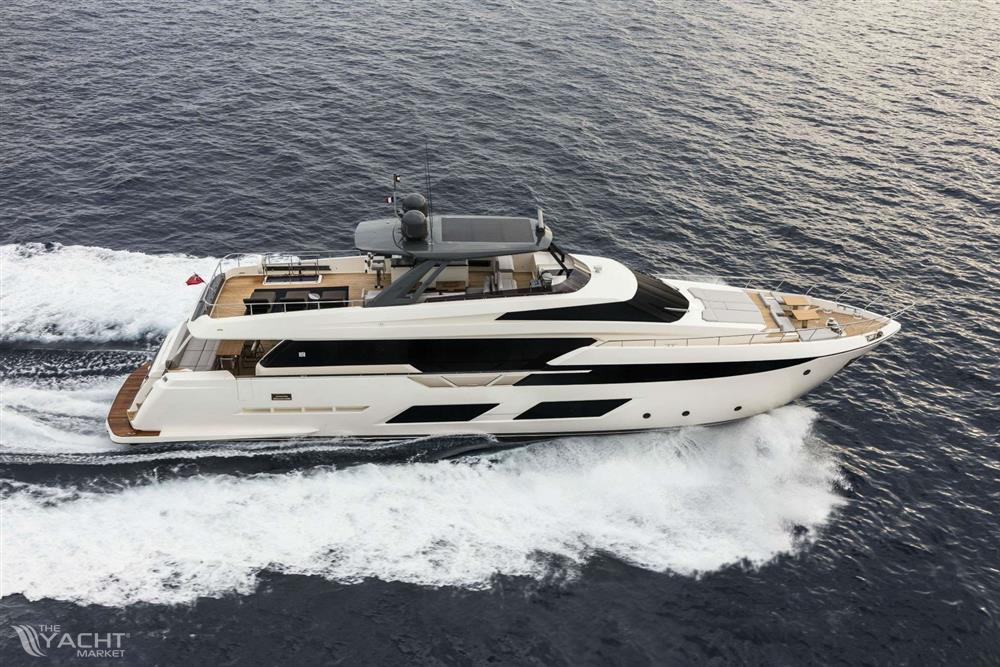 FERRETTI YACHTS 920