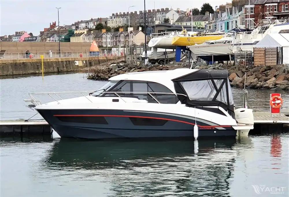 Beneteau Antares 9