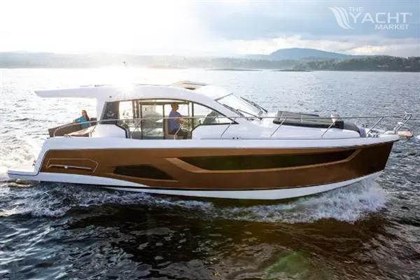 Sealine C390