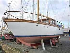 Twin Screw Motor Sailor by John Bain