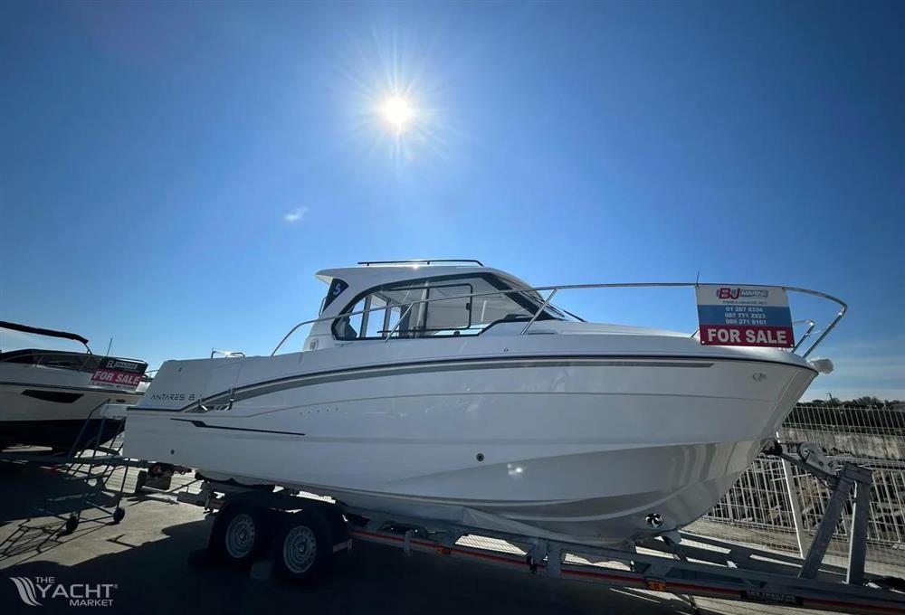 Beneteau Antares 8