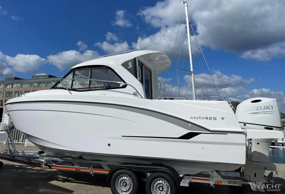 Beneteau Antares 7