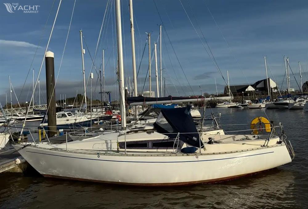 Island Plastics Frigate 27