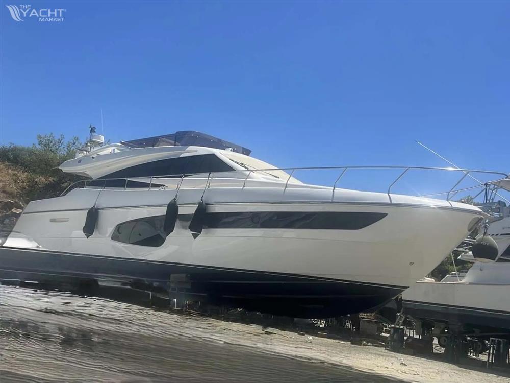 Ferretti Yachts 650