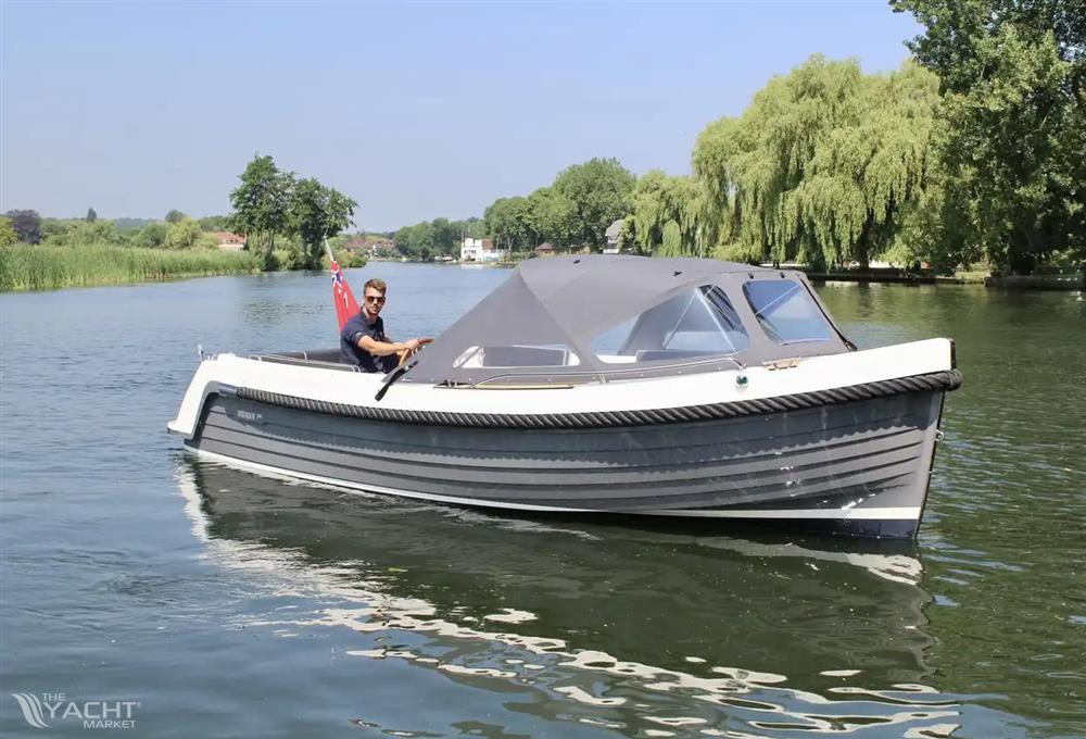 Interboat Intender 700