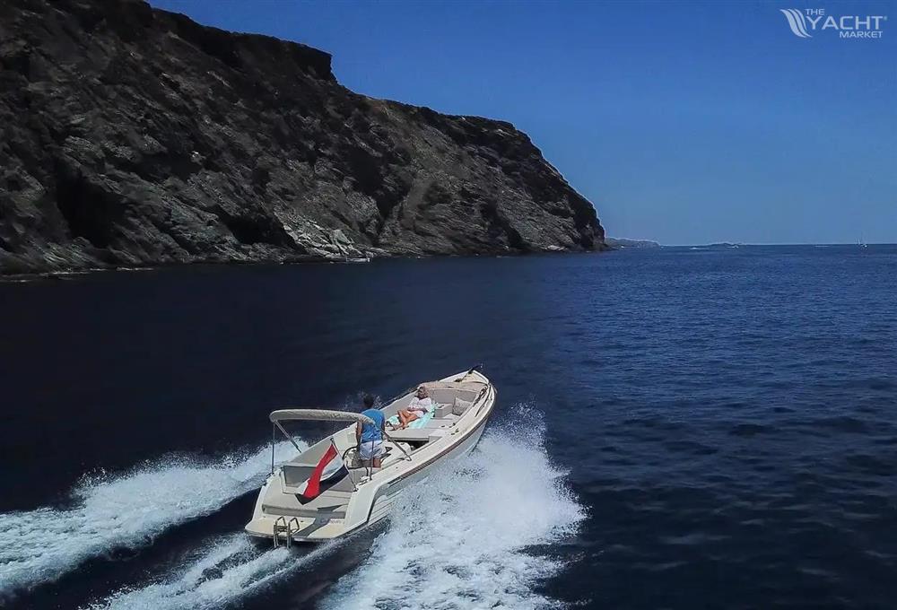 Interboat Intender 820