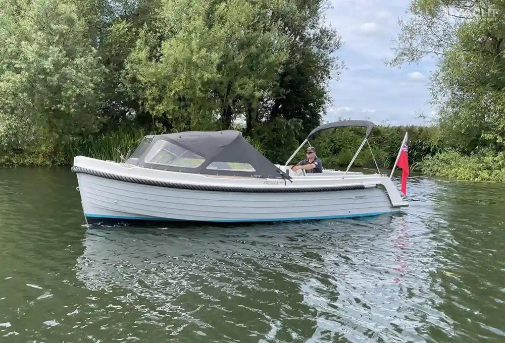 Interboat Intender 700