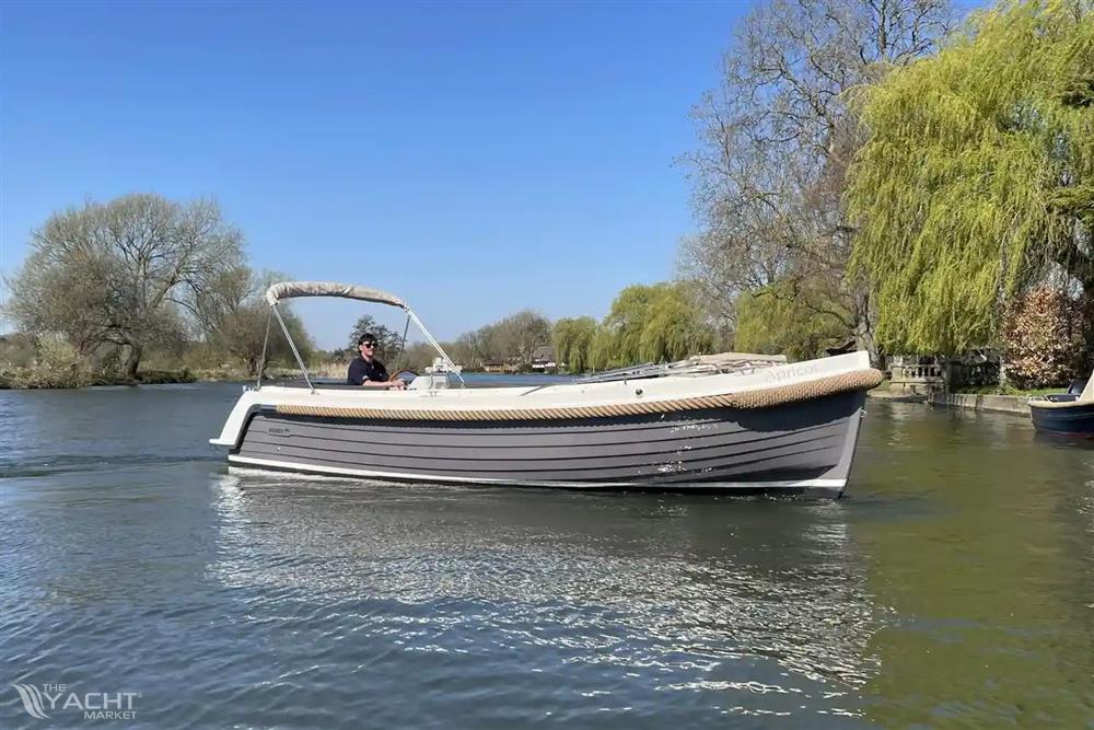 Interboat Intender 820