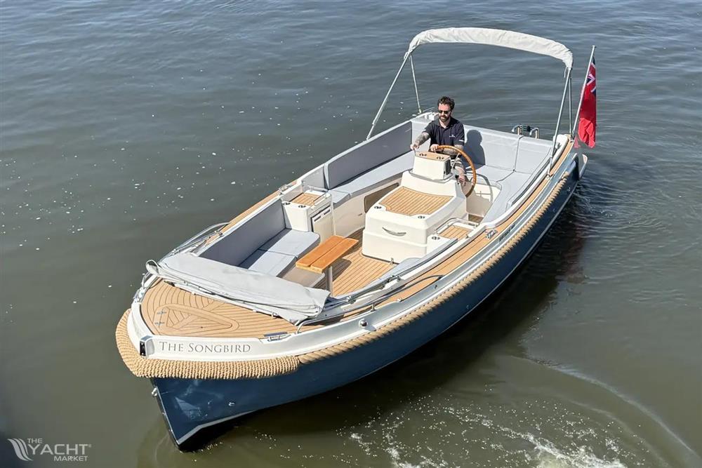 Interboat Intender 820