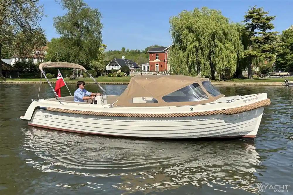 Interboat Intender 820