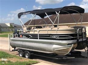 Sun Tracker Party Barge 22 DLX