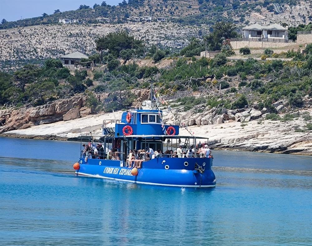 GLASS-BOTTOM BOAT