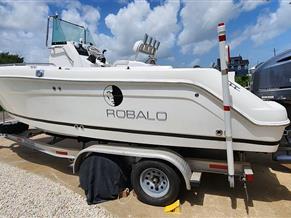 Robalo R220