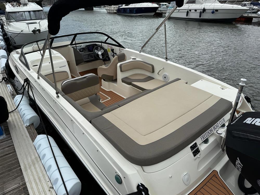 Bayliner  VR6 Bowrider Outboard