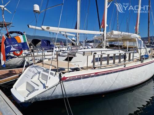 Amel Super Maramu 2000