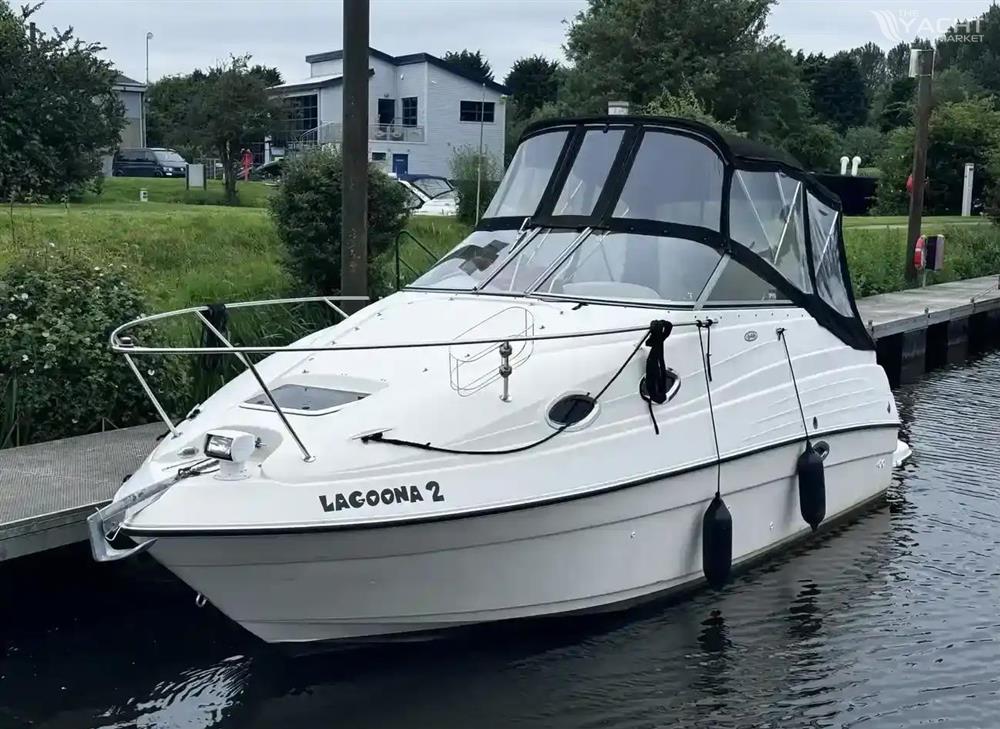 Regal 242 Commodore