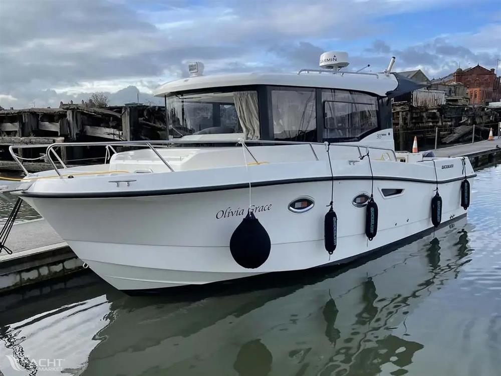 Quicksilver 905 Pilothouse