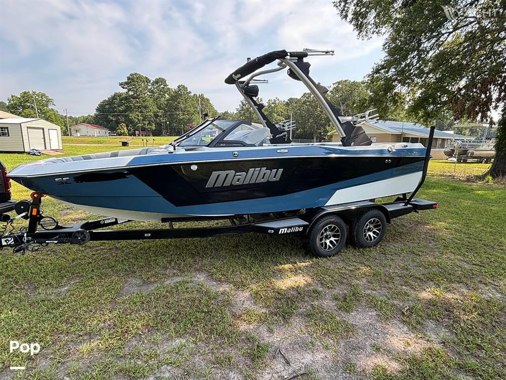 Malibu 21 LX - 2022 Malibu 21 LX - Photo #1