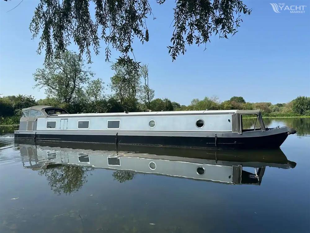 Collingwood 60&#39; x 10&#39; Baby Eurocruiser Wide Beam