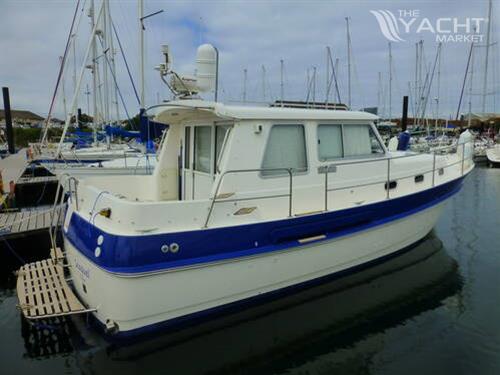 Hardy Marine 32 Commander