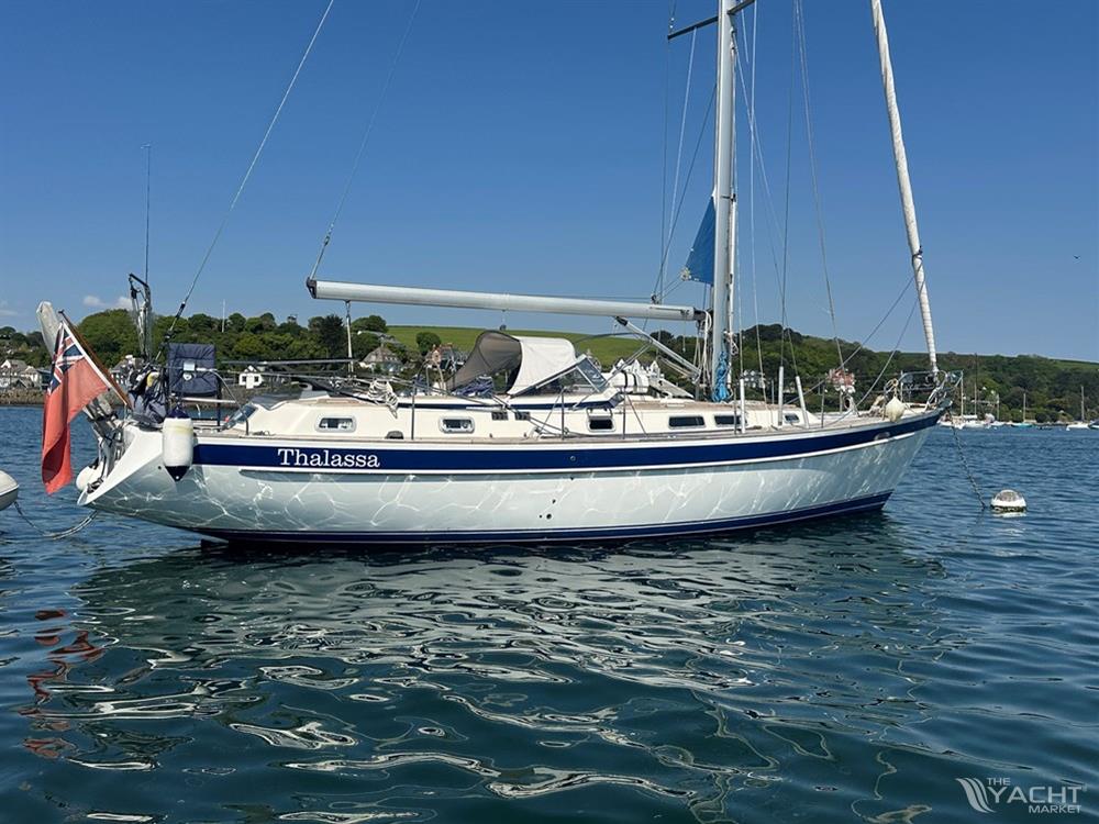 Hallberg Rassy 42F - Default Image