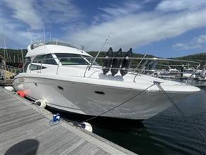 Prestige 42 Flybridge
