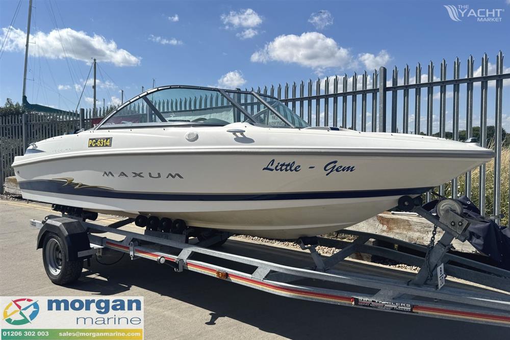 Maxum  1800 MX bow rider