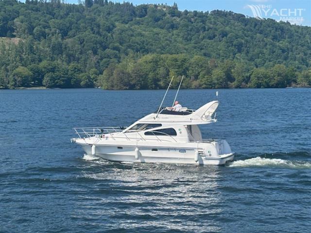 Birchwood 330 Fly Bridge