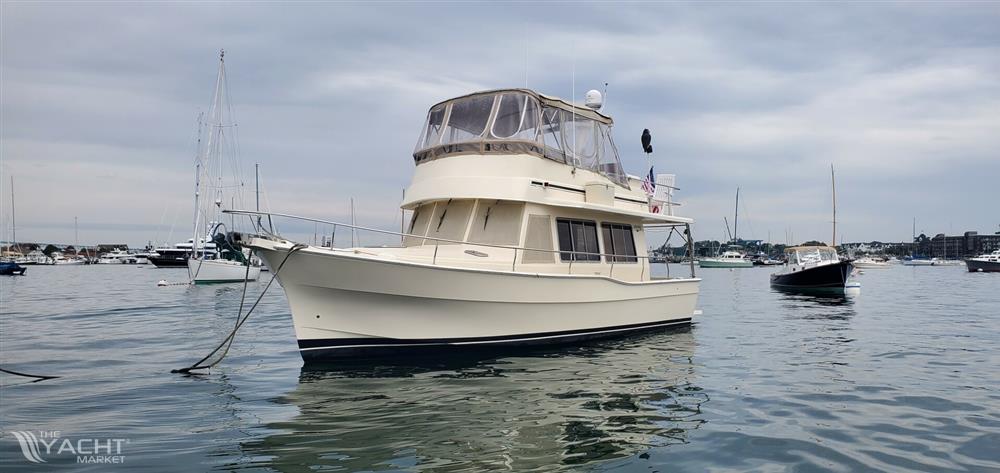 Mainship 400 Trawler