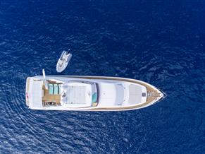 Ferretti Yachts 830