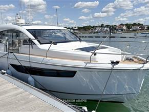 Sealine C330