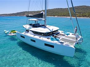 LAGOON 52