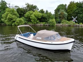 Interboat Intender 820