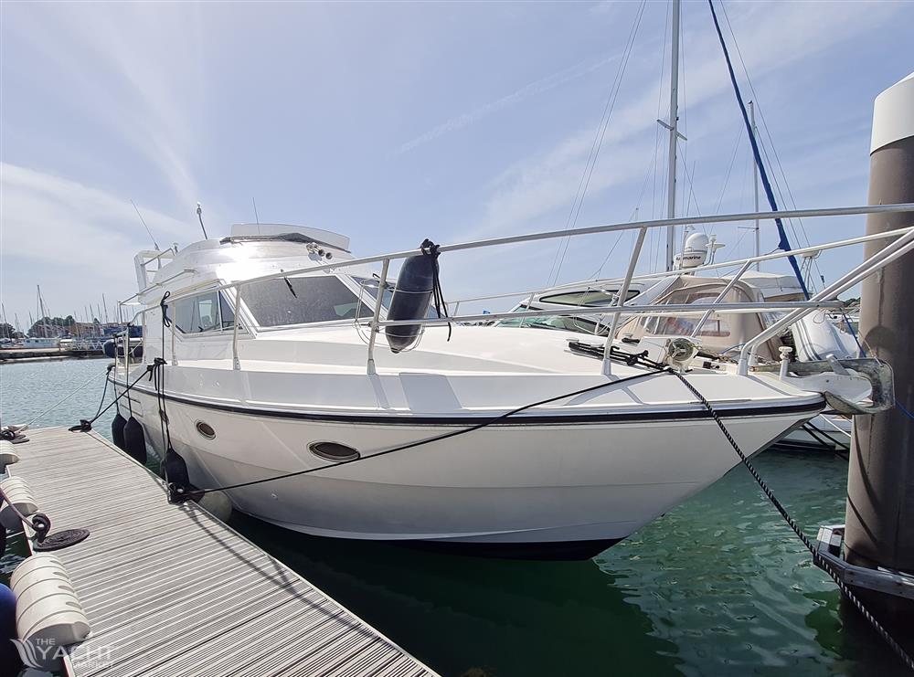 Azimut AZ 37