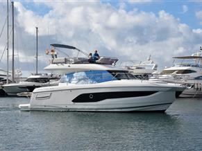 Prestige 420 Flybridge