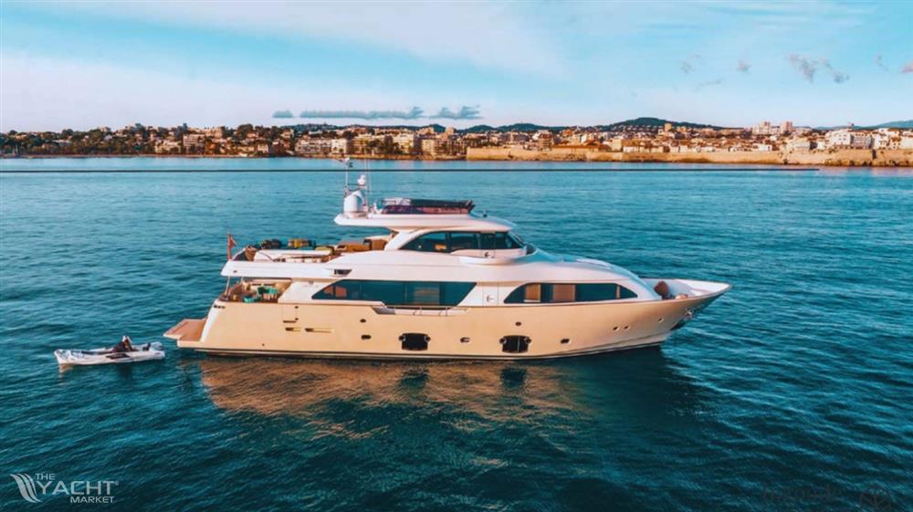Custom Line Navetta 26 Crescendo - Custom Line Navetta 26 Crescendo (2013)