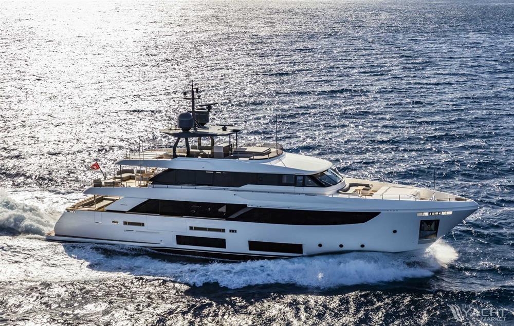 Custom Line Navetta 33