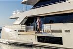 Custom Line Navetta 33