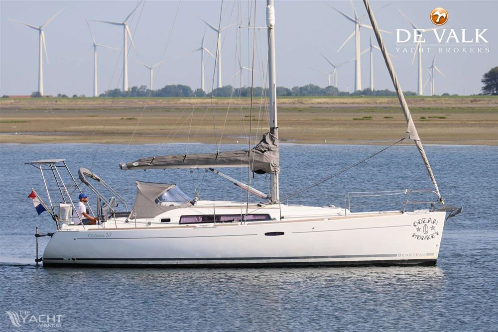 Beneteau Oceanis 37 - Picture 1