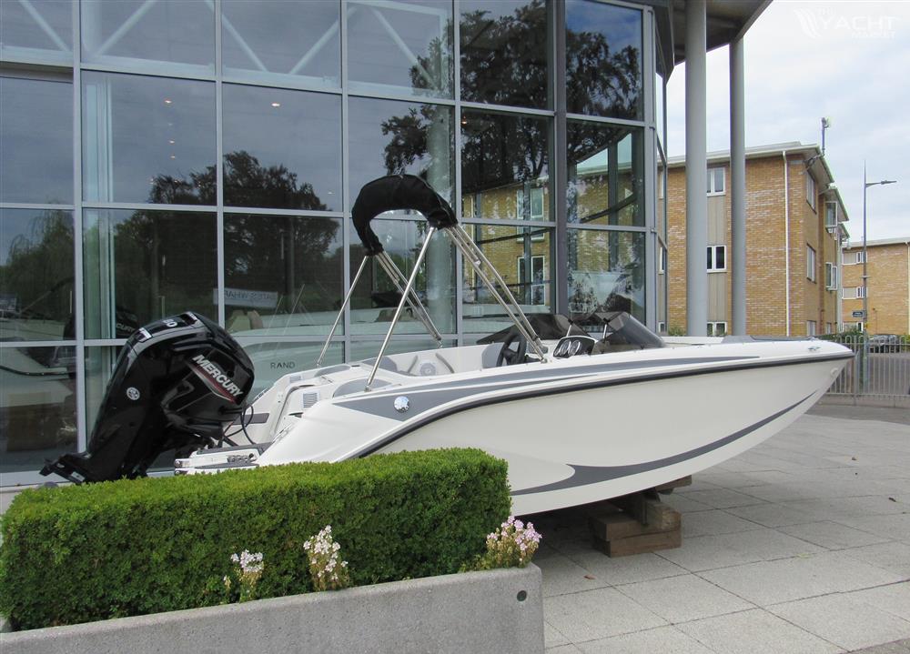 Bayliner M17