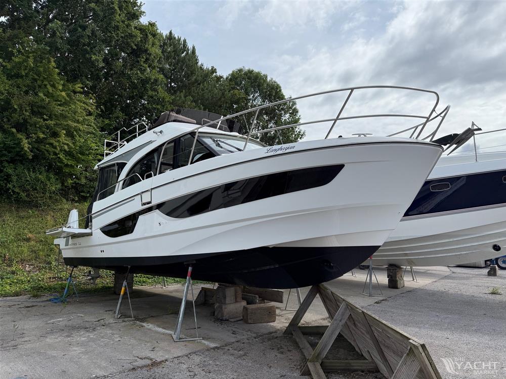 Beneteau Antares 11 Fly