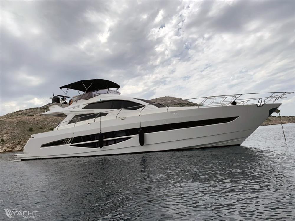 Galeon 700 Skydeck