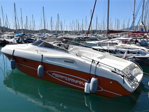 Performance Cruising 907