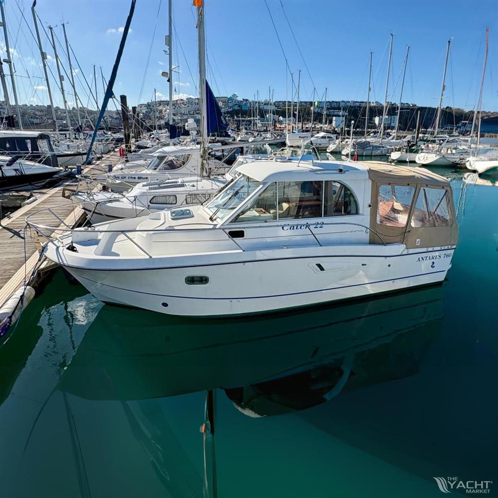 Beneteau Antares 760