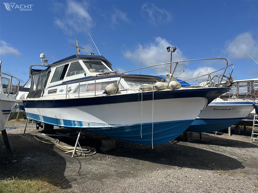 Toughs Cobra 33 - Exterior