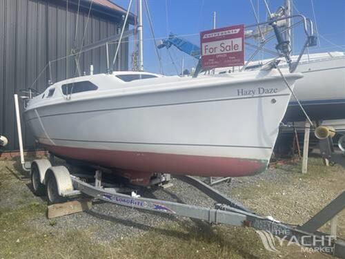 Hunter Legend 25 Trailer sailer