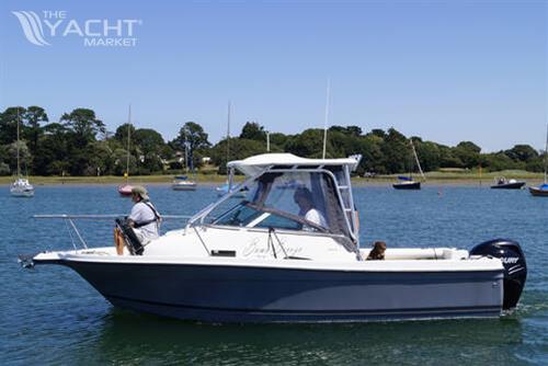 Bayliner Trophy 2102 walkaround