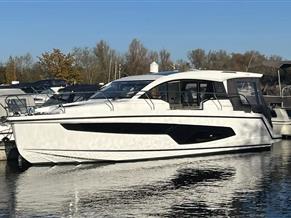 Sealine C335