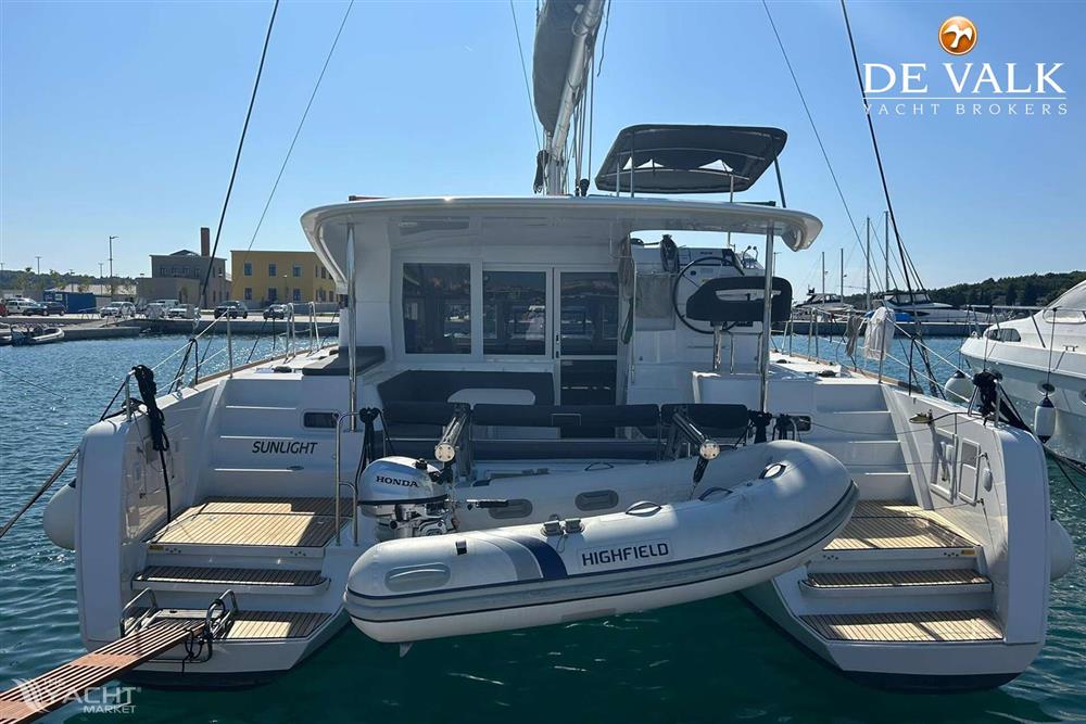 Lagoon 40 - Picture 1